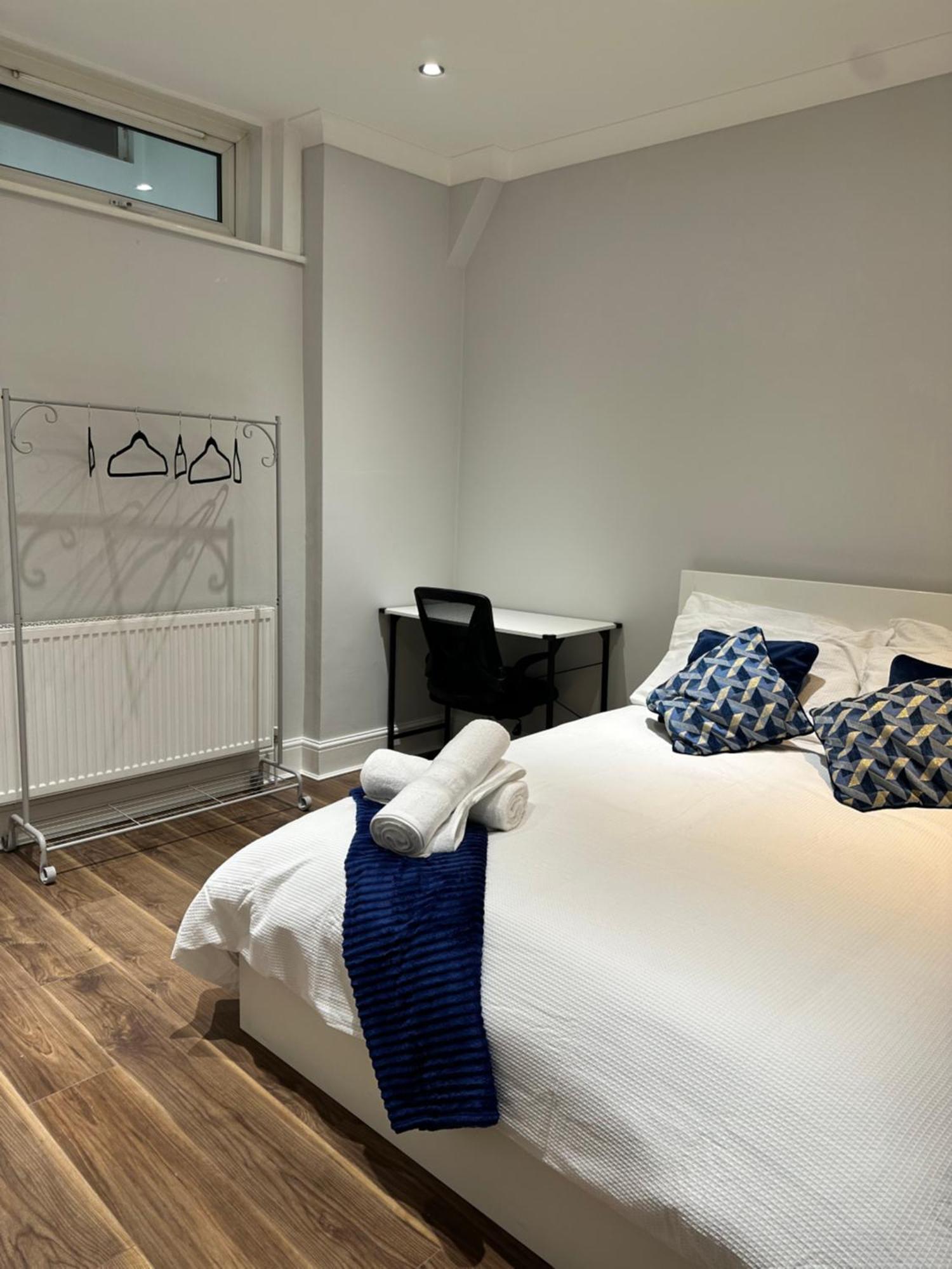 Liverpool Street Blue Bedroom Homestay *