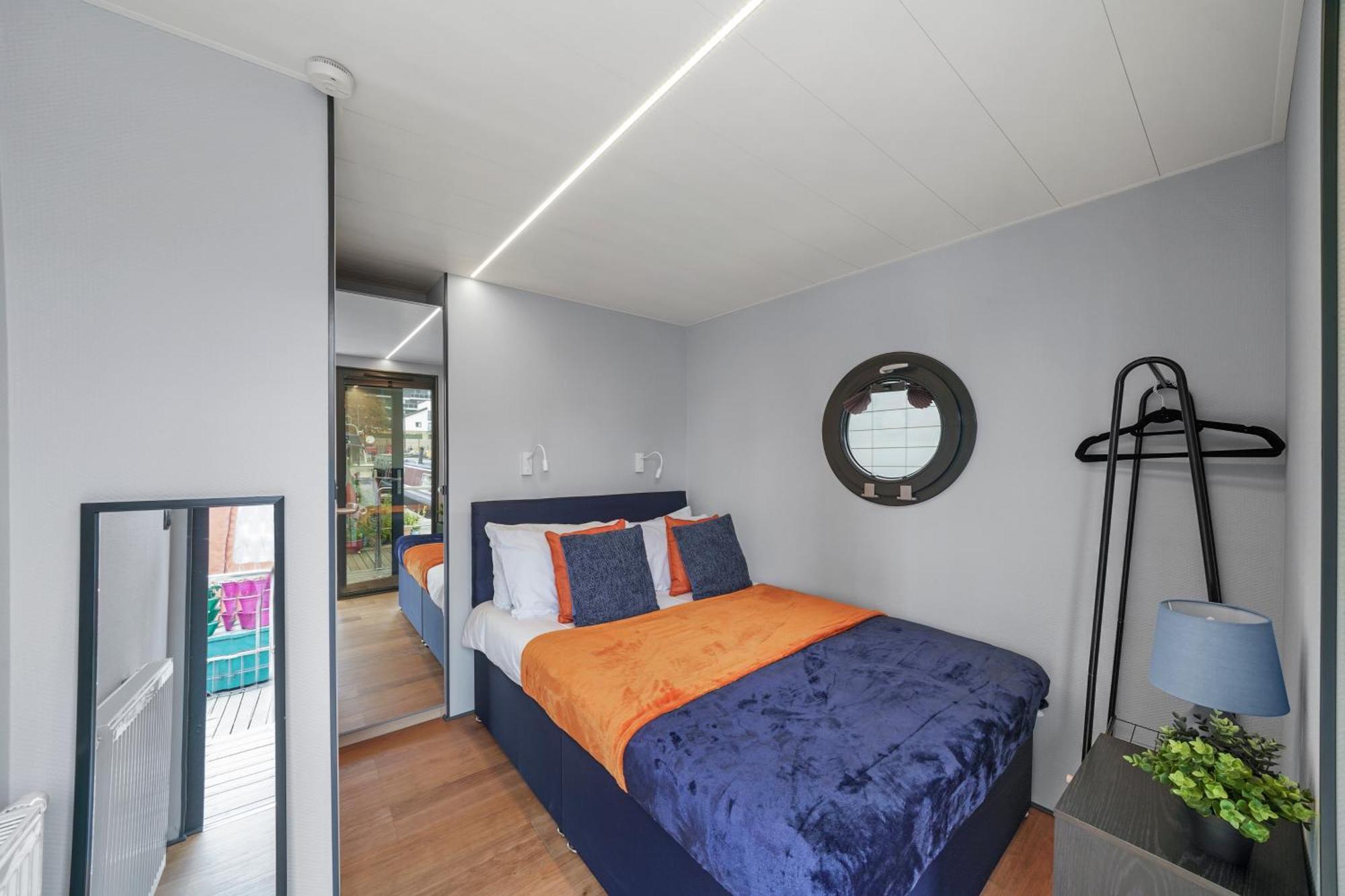Båter Unique Water In - Sleeps 6