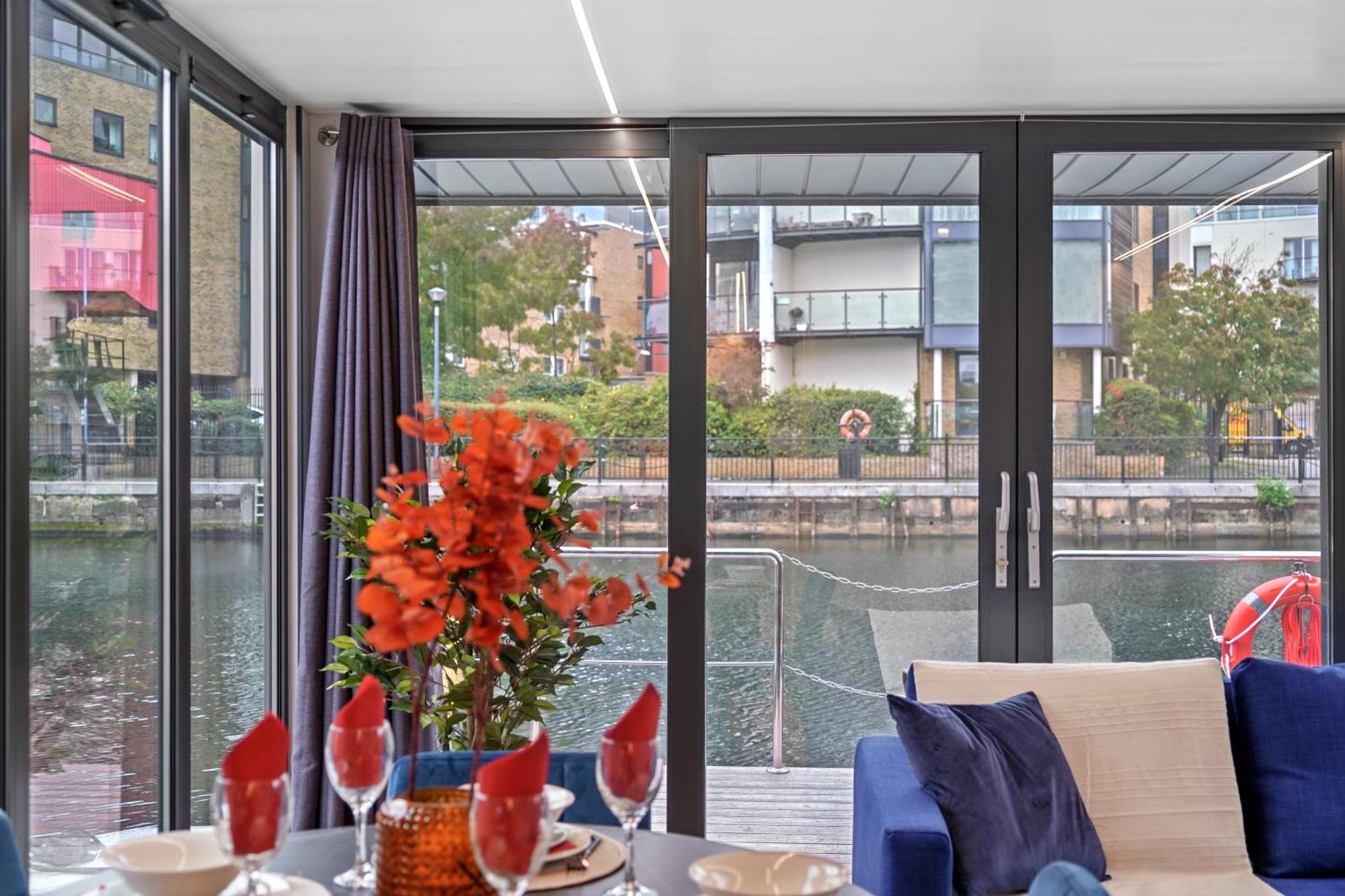 Unique Water In - Sleeps 6 Båter London