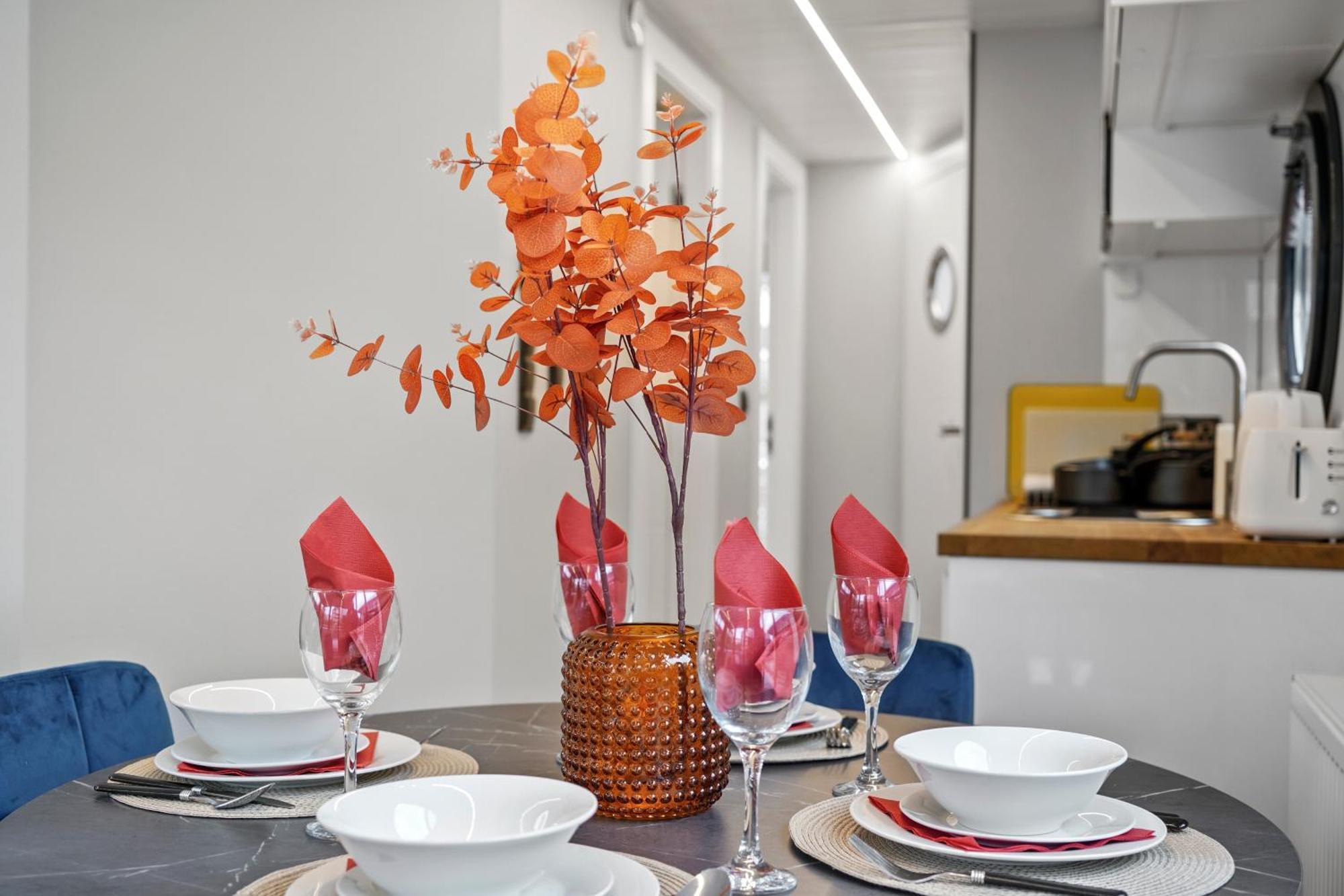 Båter Unique Water In - Sleeps 6