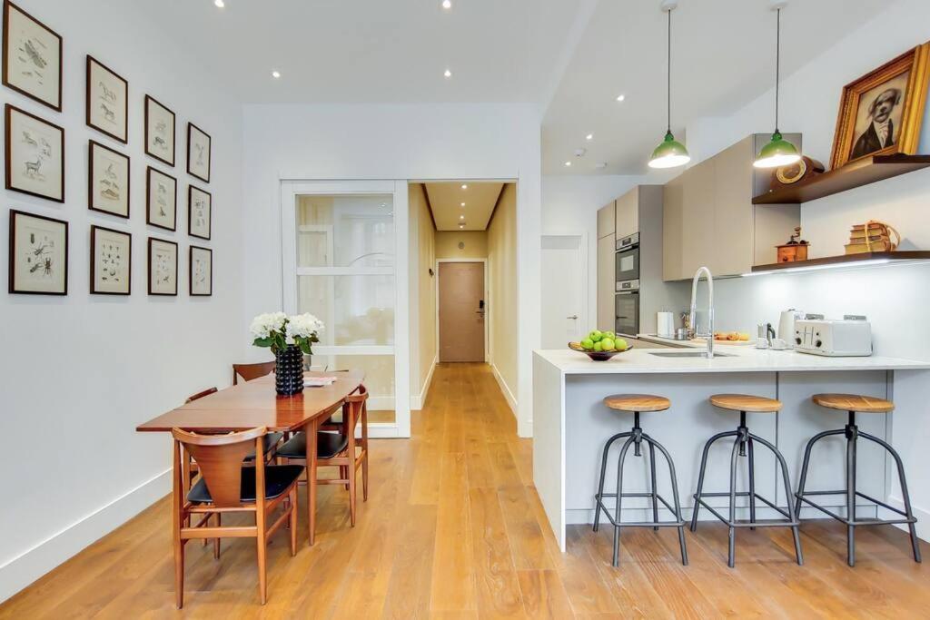 8 Borough - Modern & Elegant 2-bed, 2-bath * Londen