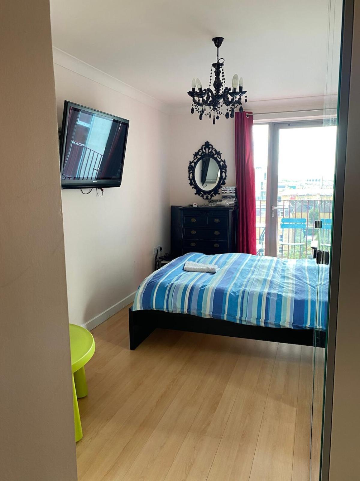 2 Bed Flat With Balcony - Zone 1 * London
