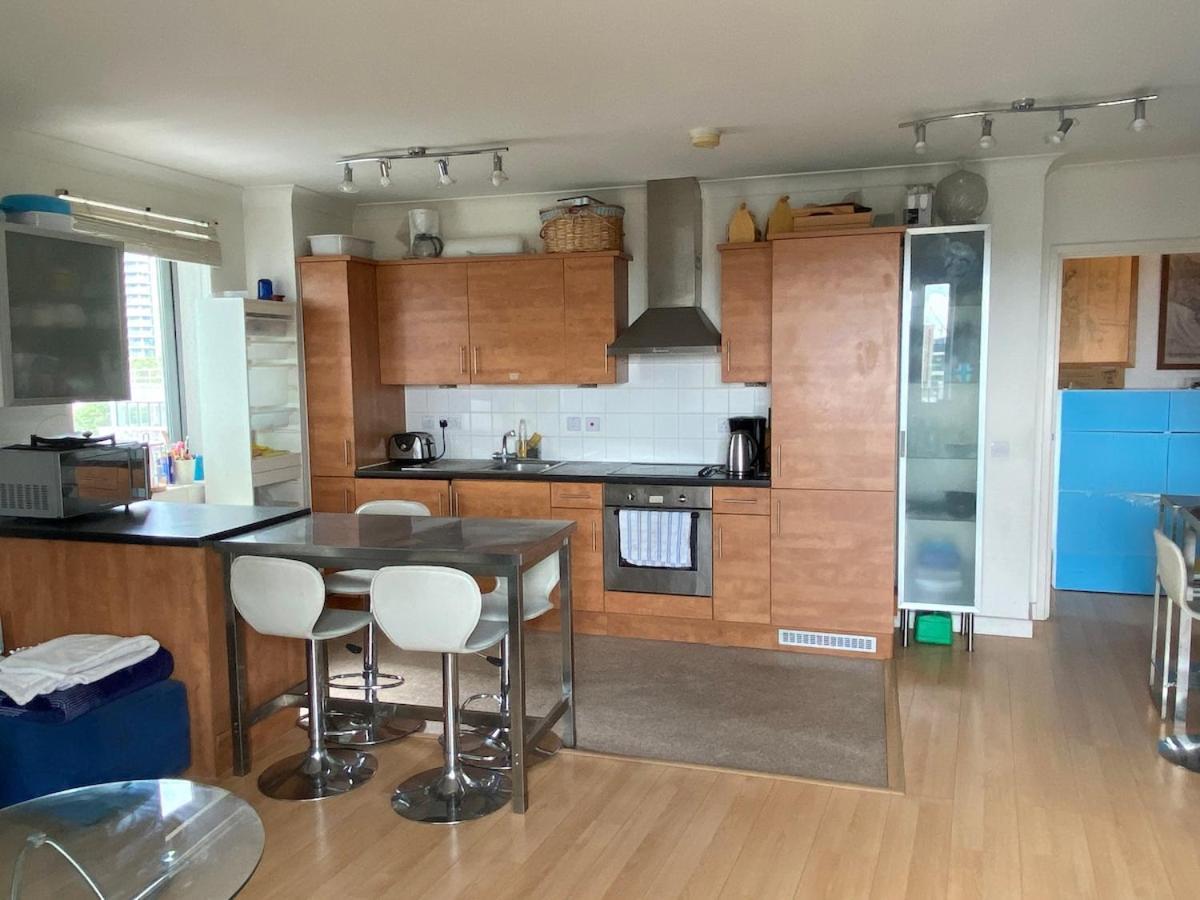 2 Bed Flat With Balcony - Zone 1 Apartment *