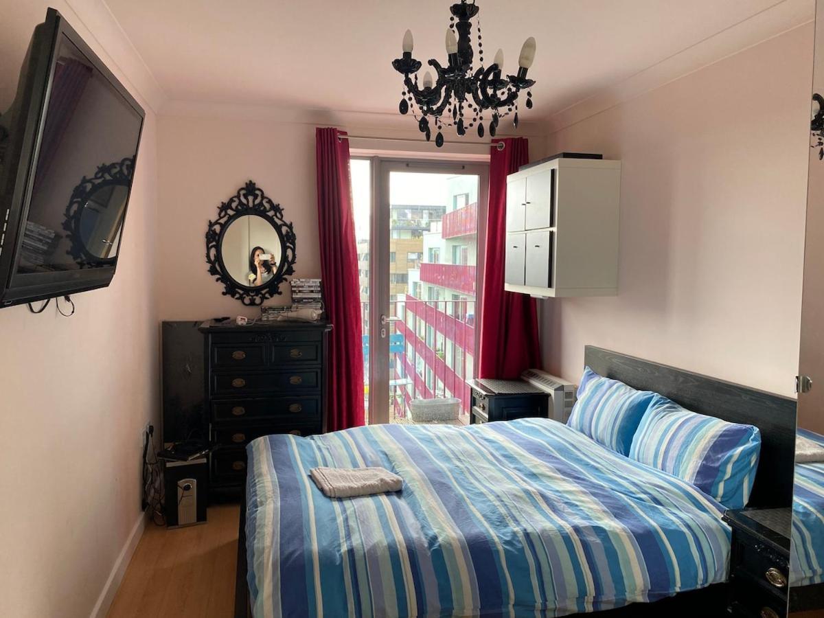 2 Bed Flat With Balcony - Zone 1 Apartment London