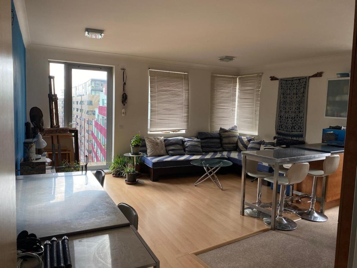 2 Bed Flat With Balcony - Zone 1 * London