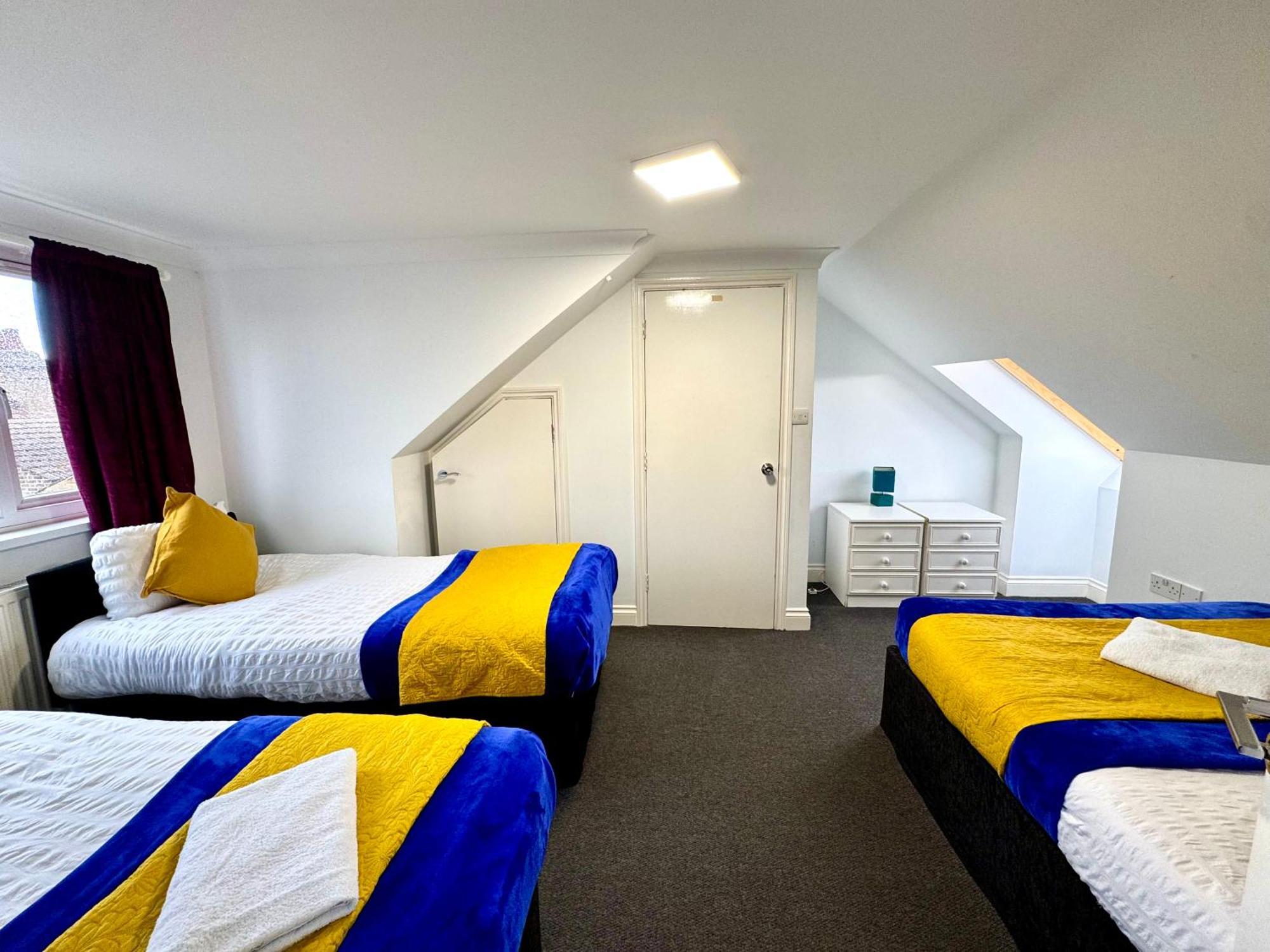 Leilighet 3 Bedrooms 3 Bathrooms Spacious House, Reception, Kitchen, Garden, Parking