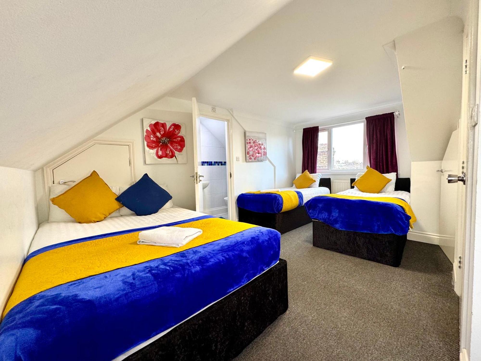 Leilighet 3 Bedrooms 3 Bathrooms Spacious House, Reception, Kitchen, Garden, Parking