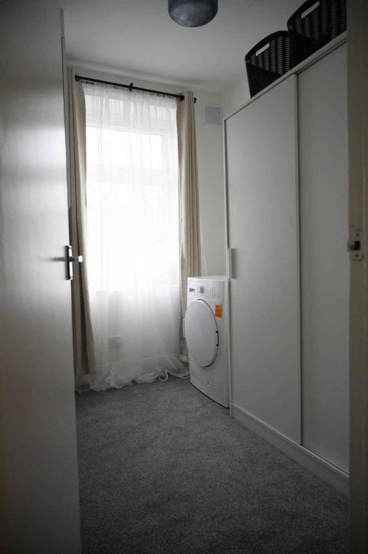 Bright 2-bed Flat With Skylight Attic Apartment
