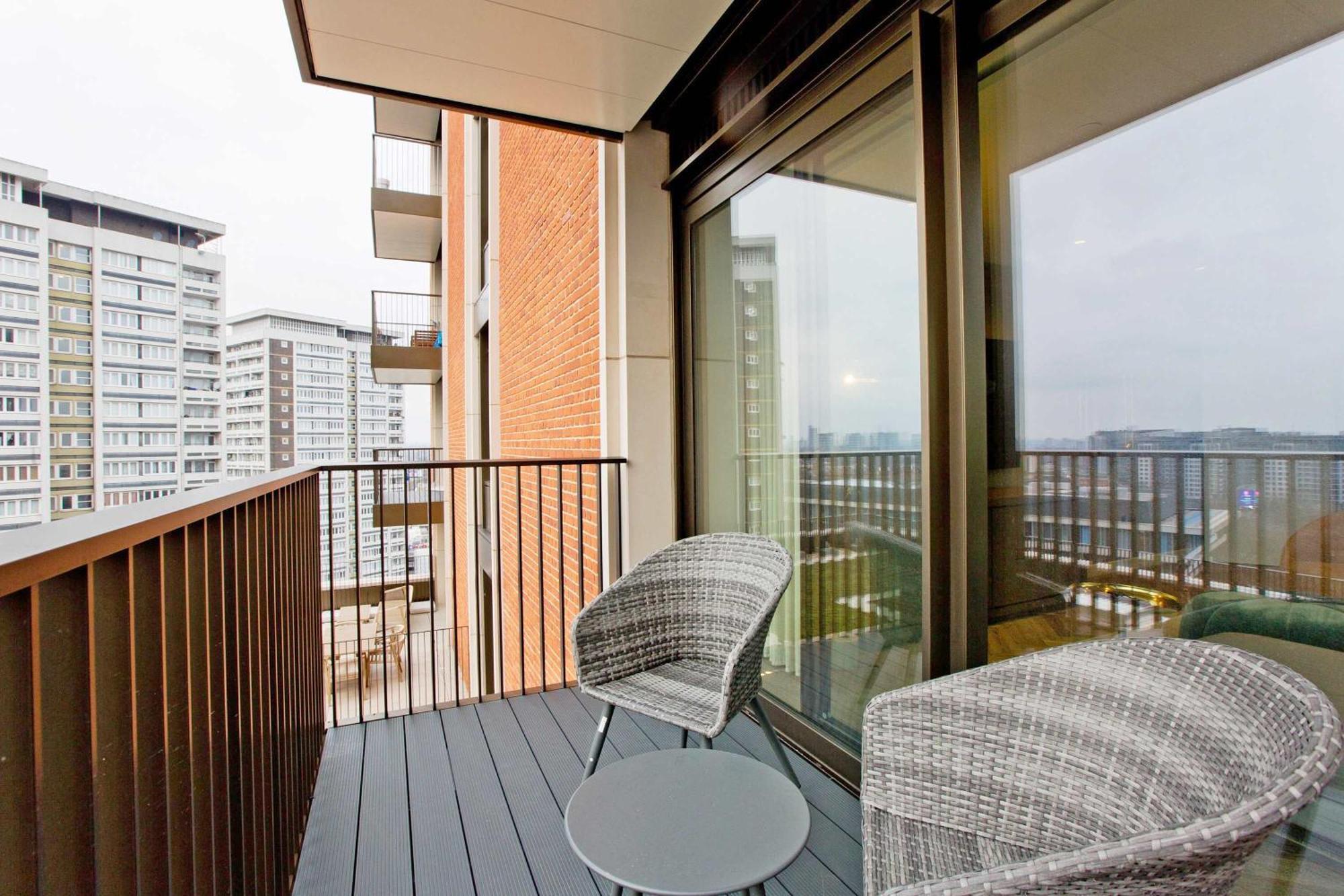 Luxury Living With Views With Pool And Gym Ac London