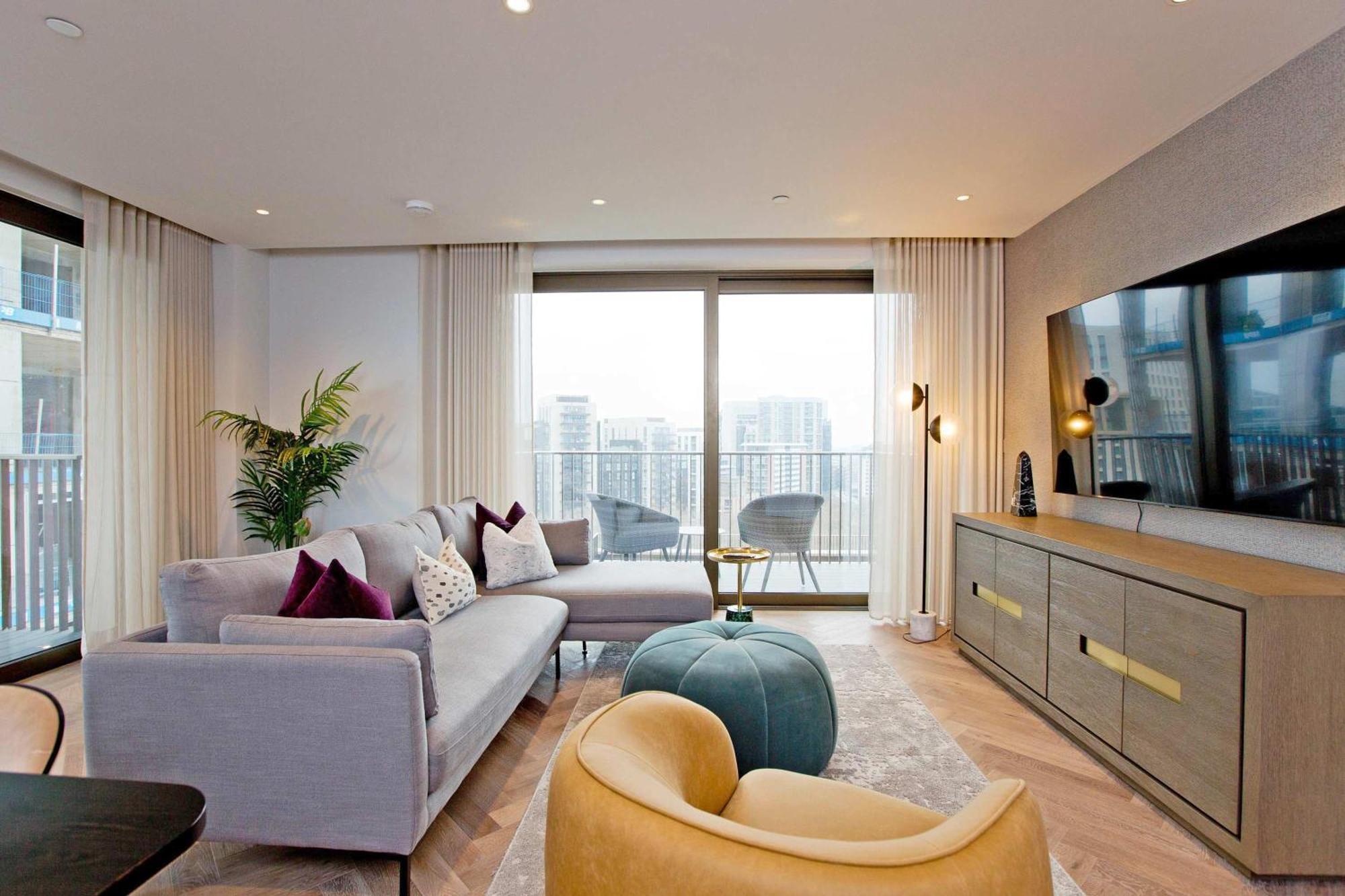 Luxury Living With Views With Pool And Gym Ac Apartment