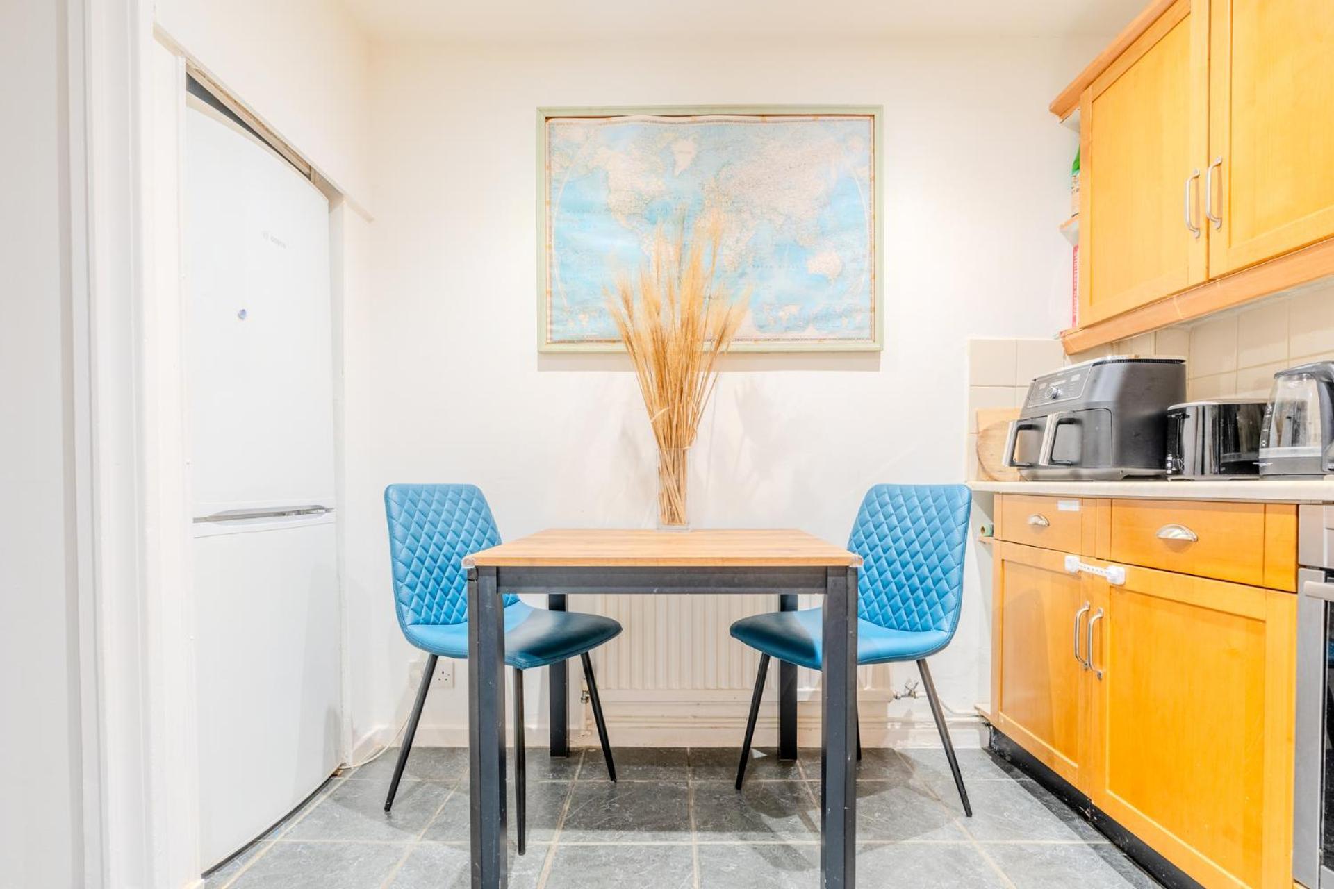 Holiday home Garden Desk Working Area King Bed Parking London
