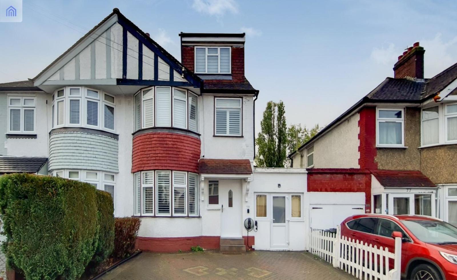 Hostel Eejs Charming 3 Bed - With Large Garden London