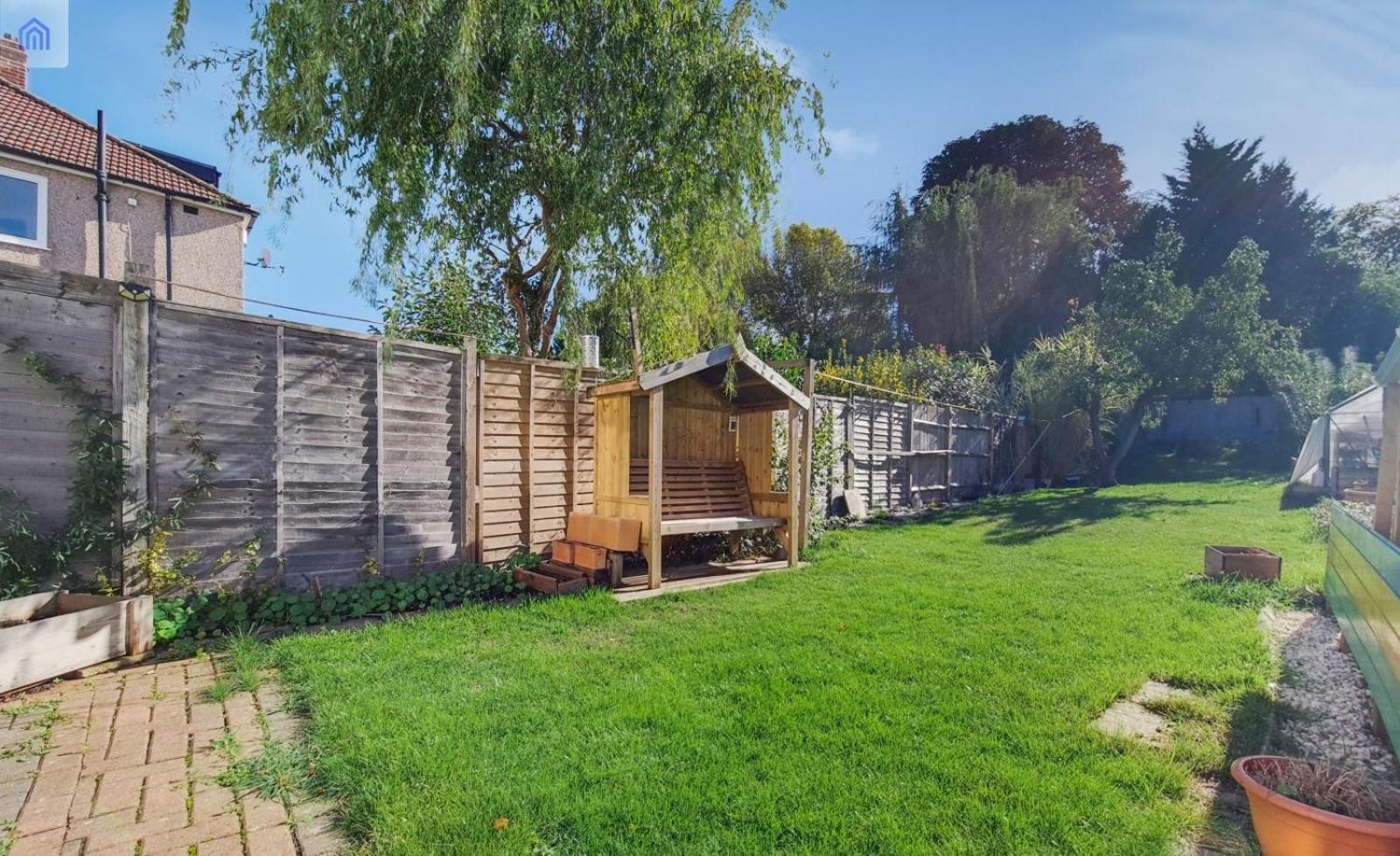 Eejs Charming 3 Bed - With Large Garden Hostel