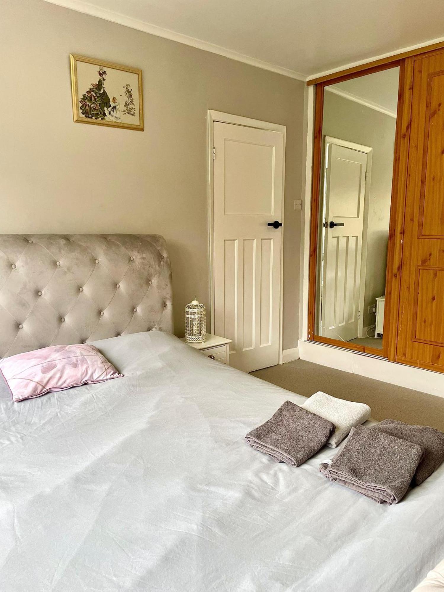 Hostel Eejs Charming 3 Bed - With Large Garden