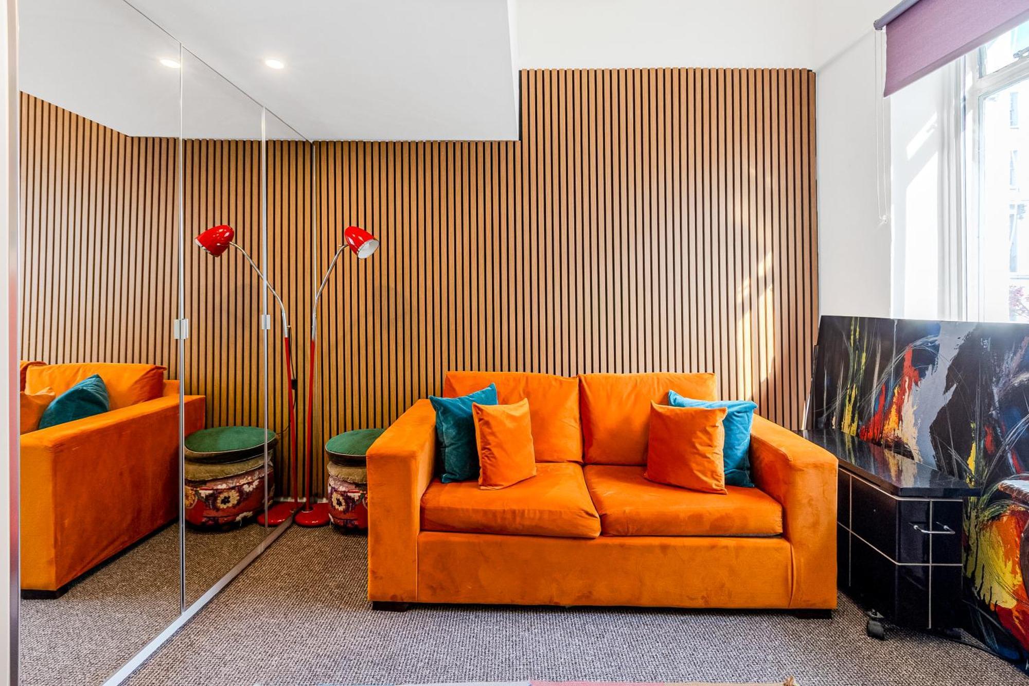 Incredibly Comfortable Near Hyde Park Apartment