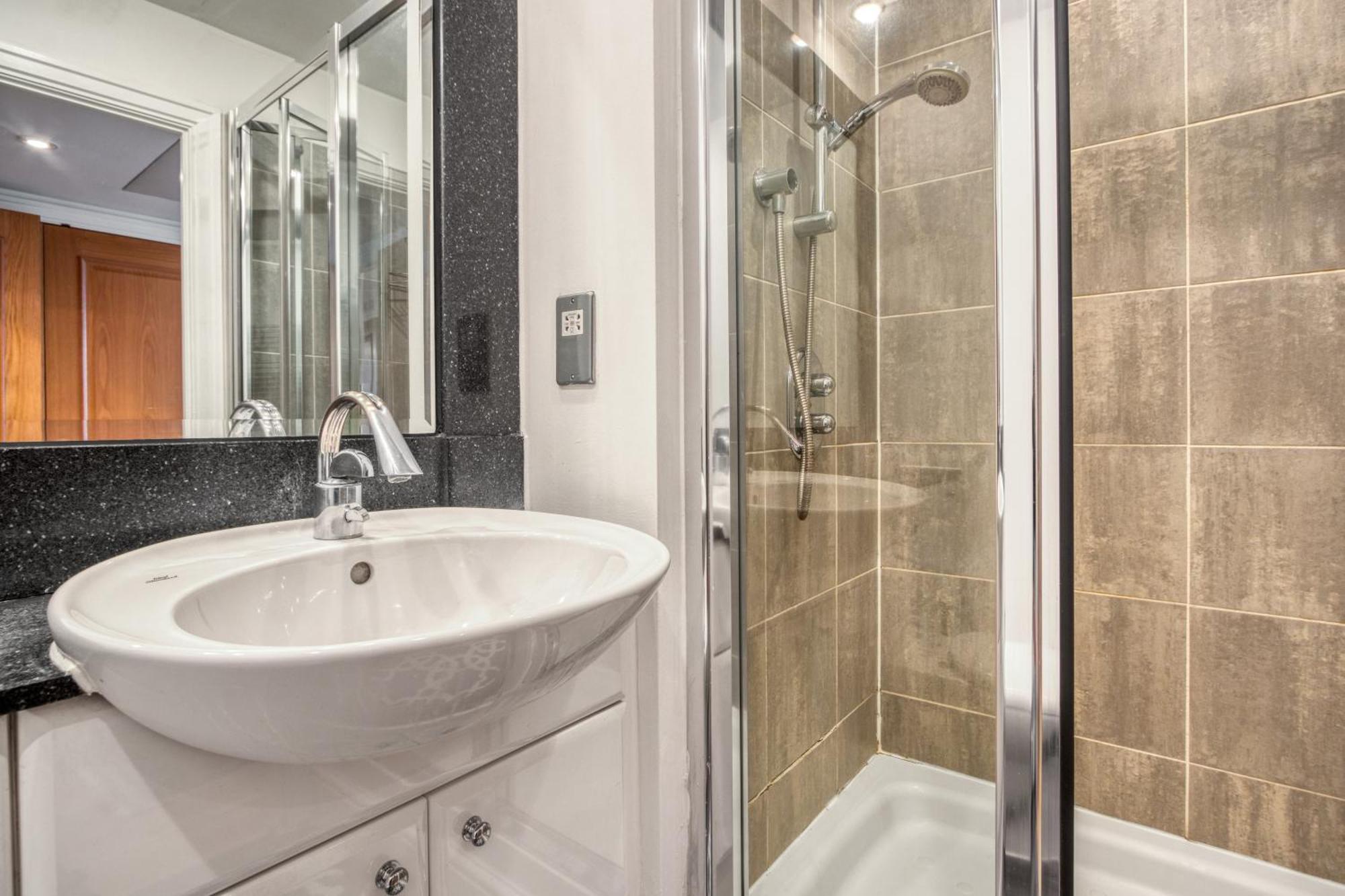 Paddington Spontaneous Side 2br 2ba Appartement Londen