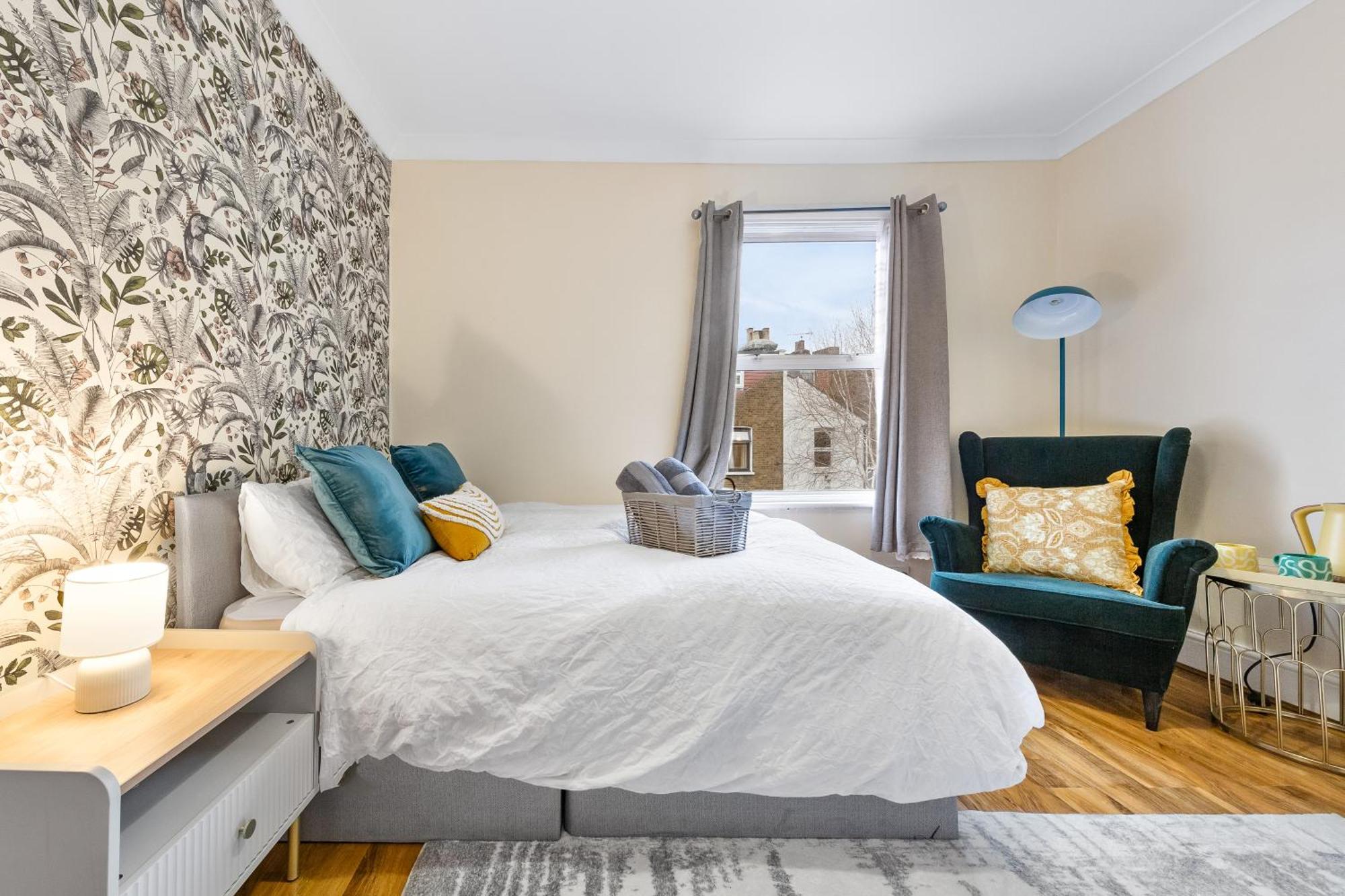 Charming 3br Near Tube - Walk To Cafes, Lloyd Park - Copeland 3br Combo