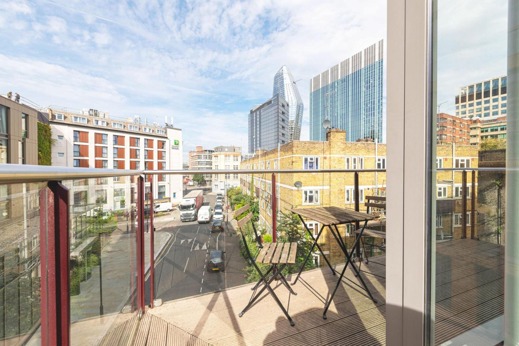 Spacious & Elegant In Southbank Near Eye Londres