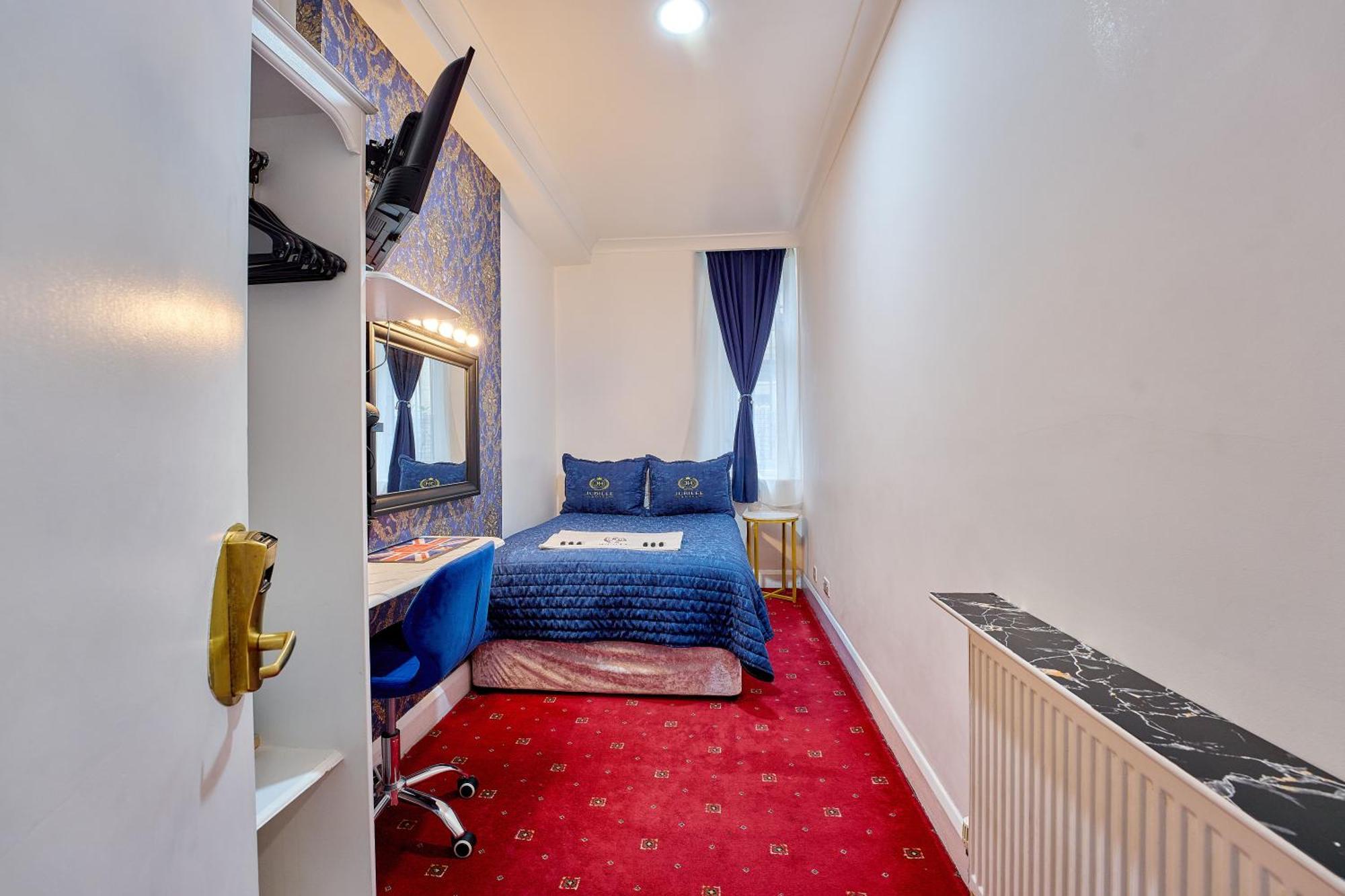 Jubilee Hotel 3*