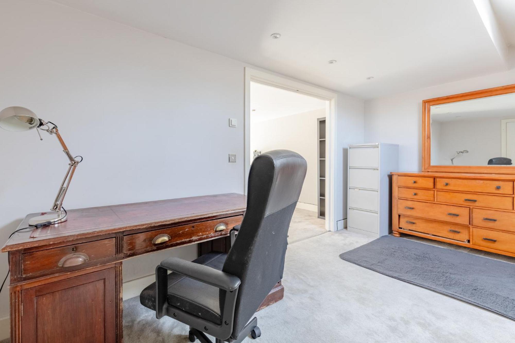 Stunningly Spacious 4bd Clapham North * London