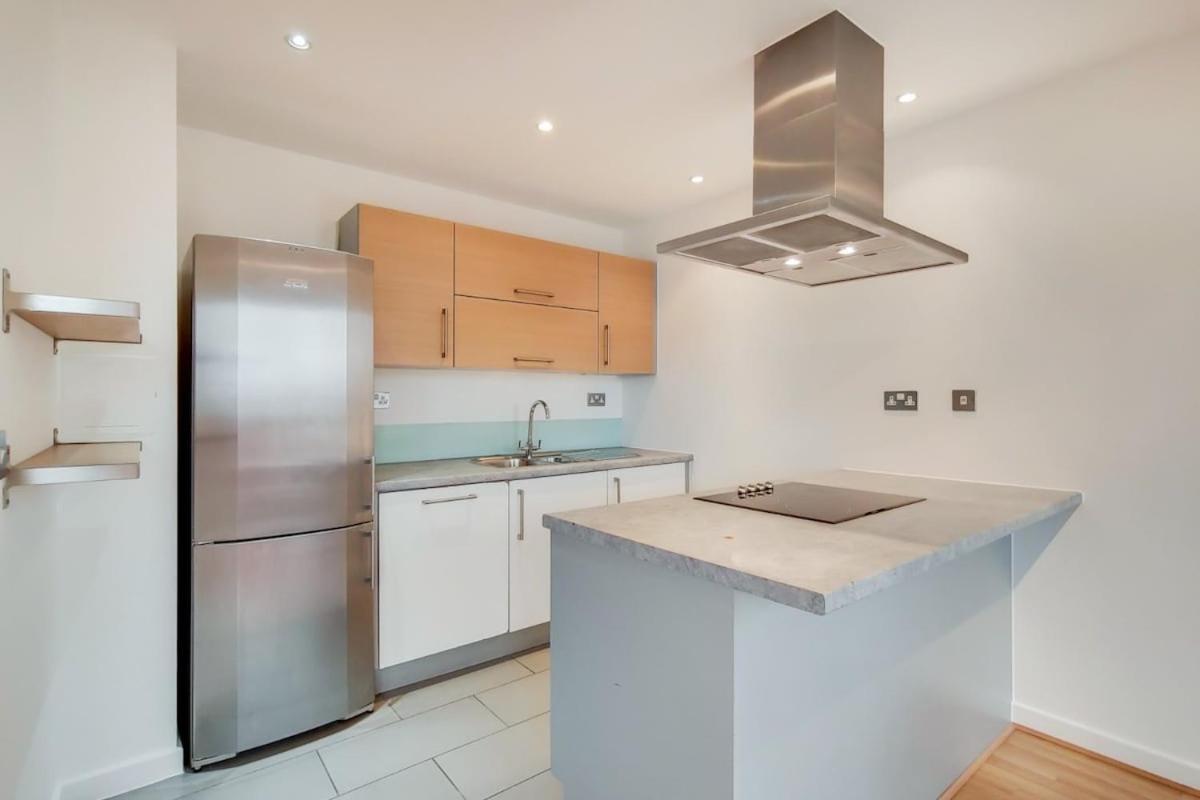 Stunning 2-bed, 2-bath With Balcony Views Stratford Westfield * London