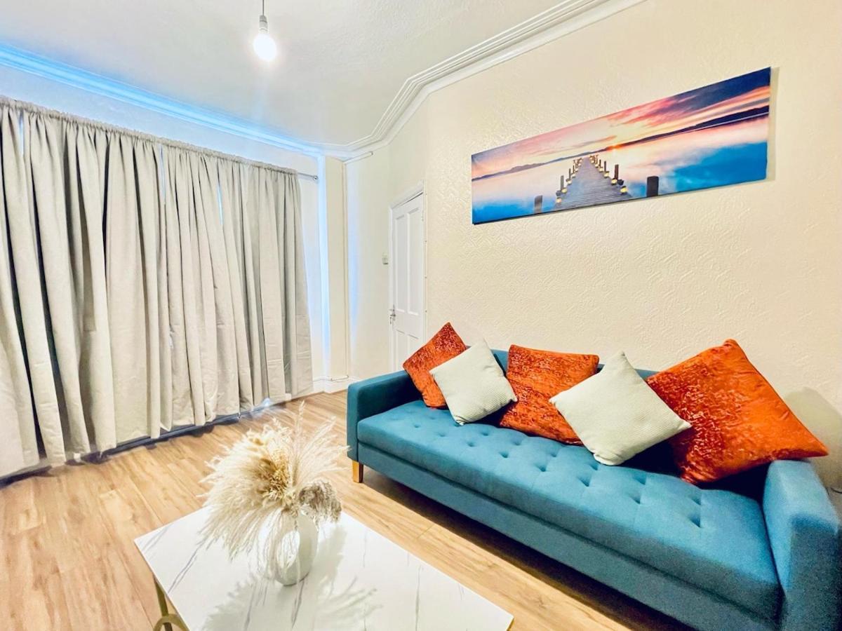 In Plaistow & Free Parking Apartment *