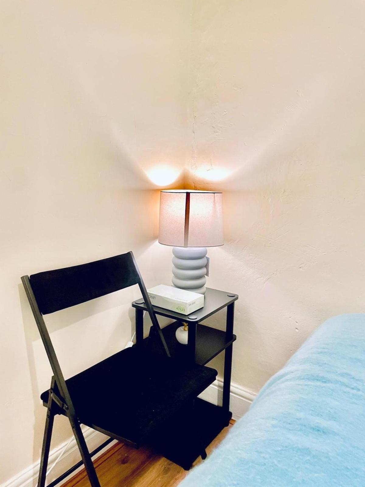 In Plaistow & Free Parking Apartment *