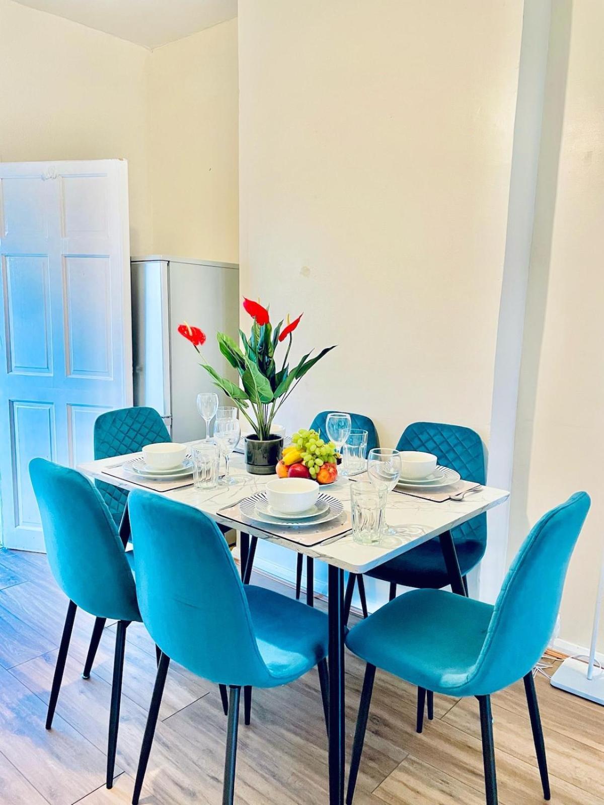 In Plaistow & Free Parking Apartment *