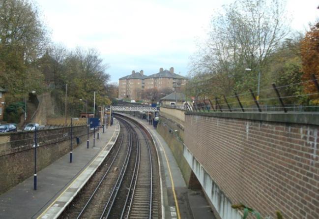 Cozy En-suite Stay, Steps From Elizabeth Line Apartment