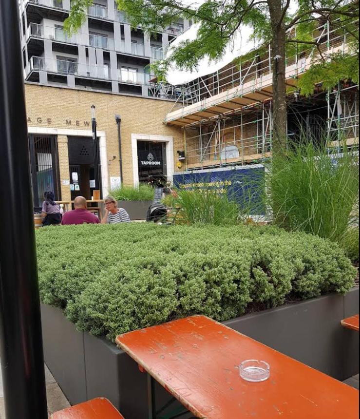 Cozy En-suite Stay, Steps From Elizabeth Line Apartment