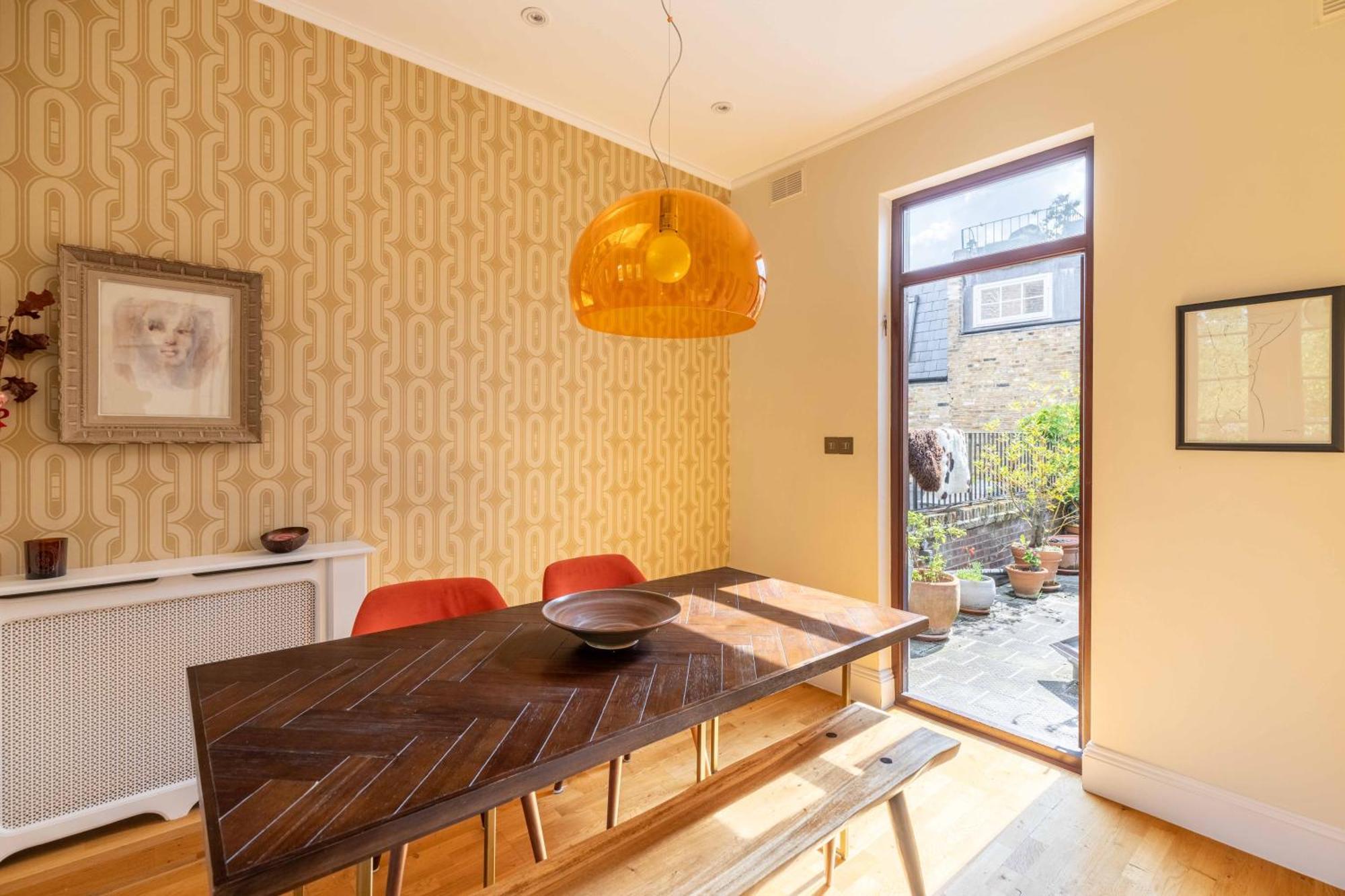 Pass The Keys Charming Portobello Road Holiday home