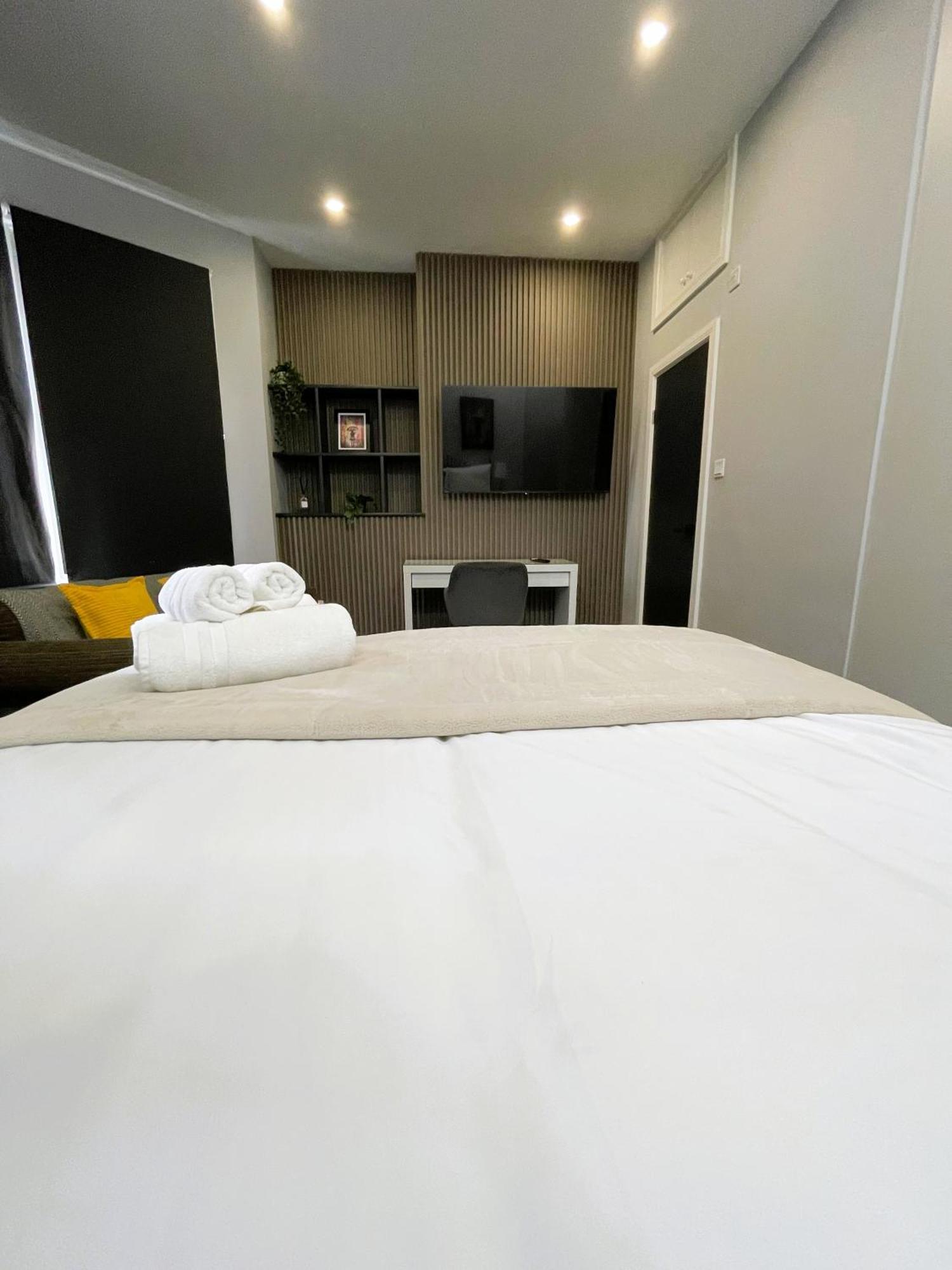 Luxury In Vibrant Area Homestay