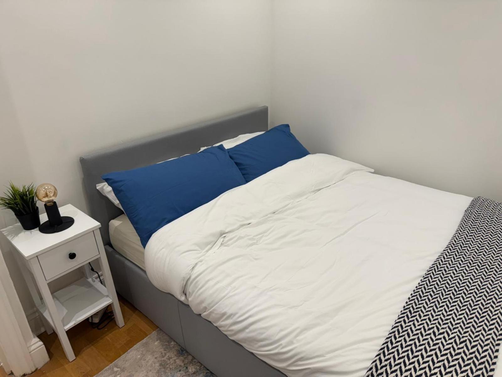Apartment Stylish Flat 10 Mins From Train, Near Emirates & Camden *
