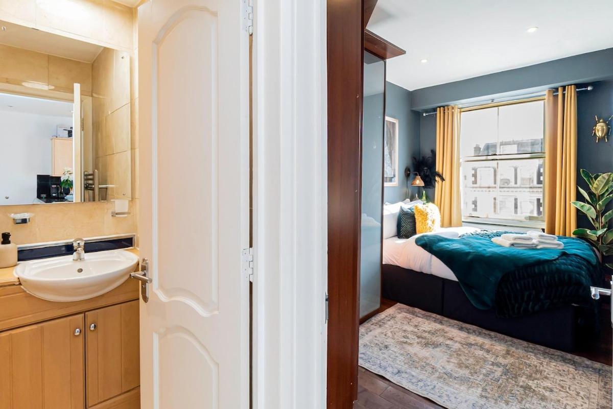 Stylish 2br Near Hyde Park & Museums, Kensington Londen