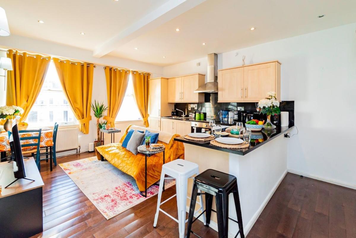 Stylish 2br Near Hyde Park & Museums, Kensington Londen