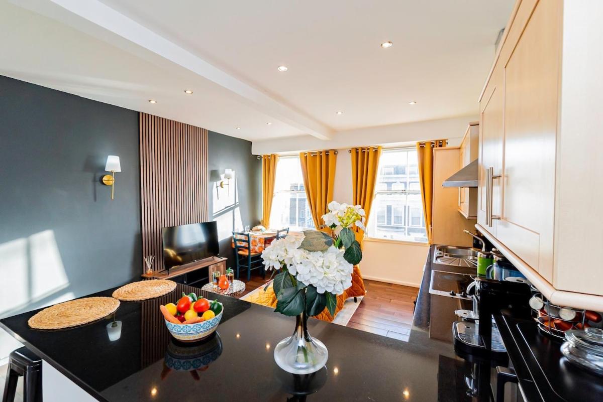 Stylish 2br Near Hyde Park & Museums, Kensington Londen