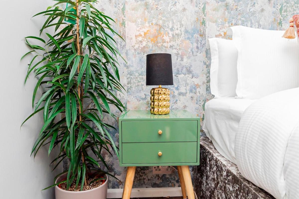 Stylish 2br Near Hyde Park & Museums, Kensington * Londen
