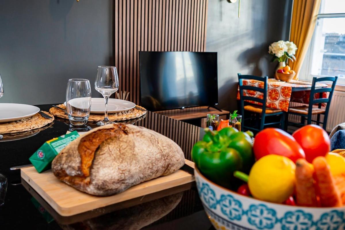 Stylish 2br Near Hyde Park & Museums, Kensington Appartement Londen