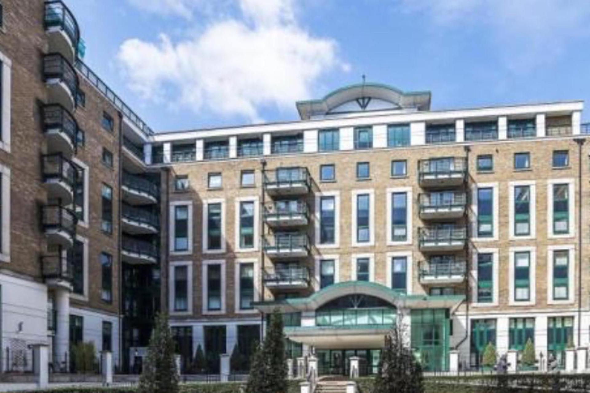 Apartment Immaculate 2-bed House In Earls Court W14 *