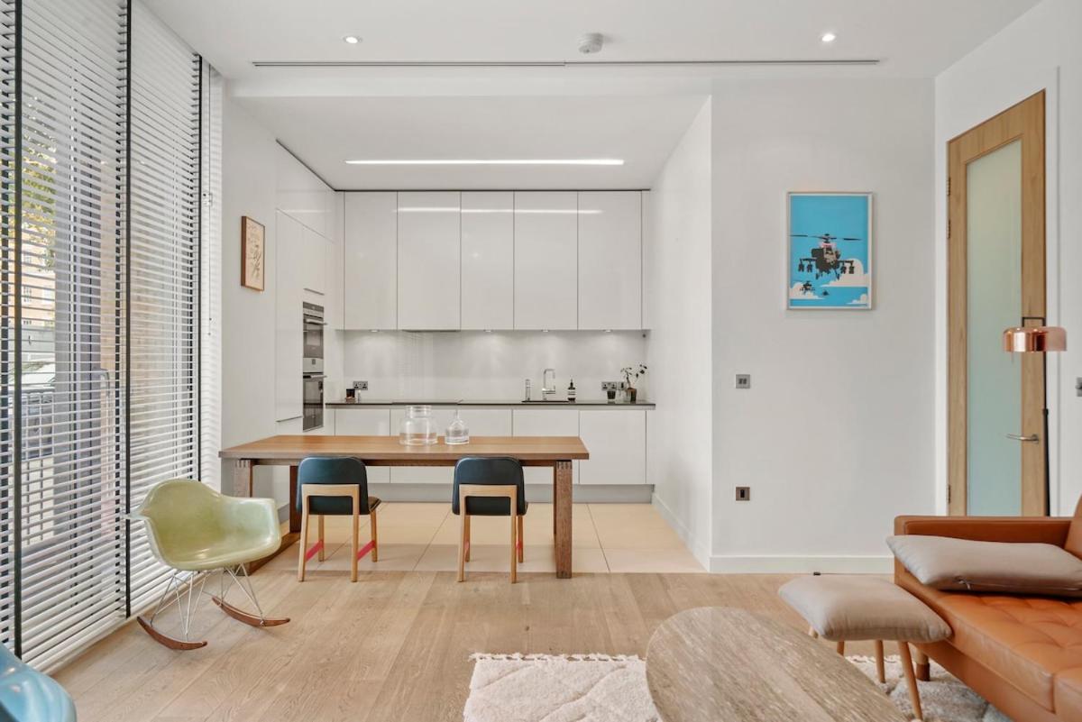 Baker St, Luxury 2 Bed And 2 Bath - *