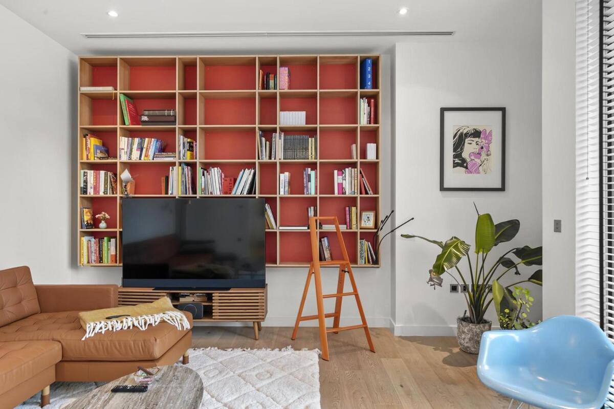 Baker St, Luxury 2 Bed And 2 Bath - *