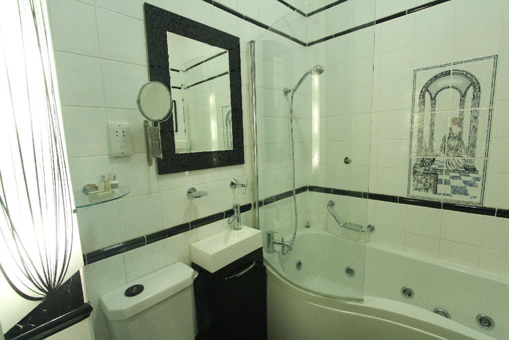 Opulence Boutique Hotell