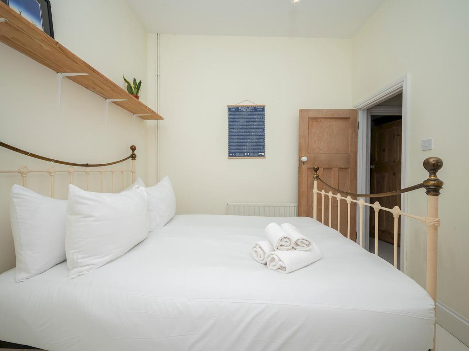 Сasa de vacaciones Pass The Keys Airy 1850s Coach House With Private Balcony *