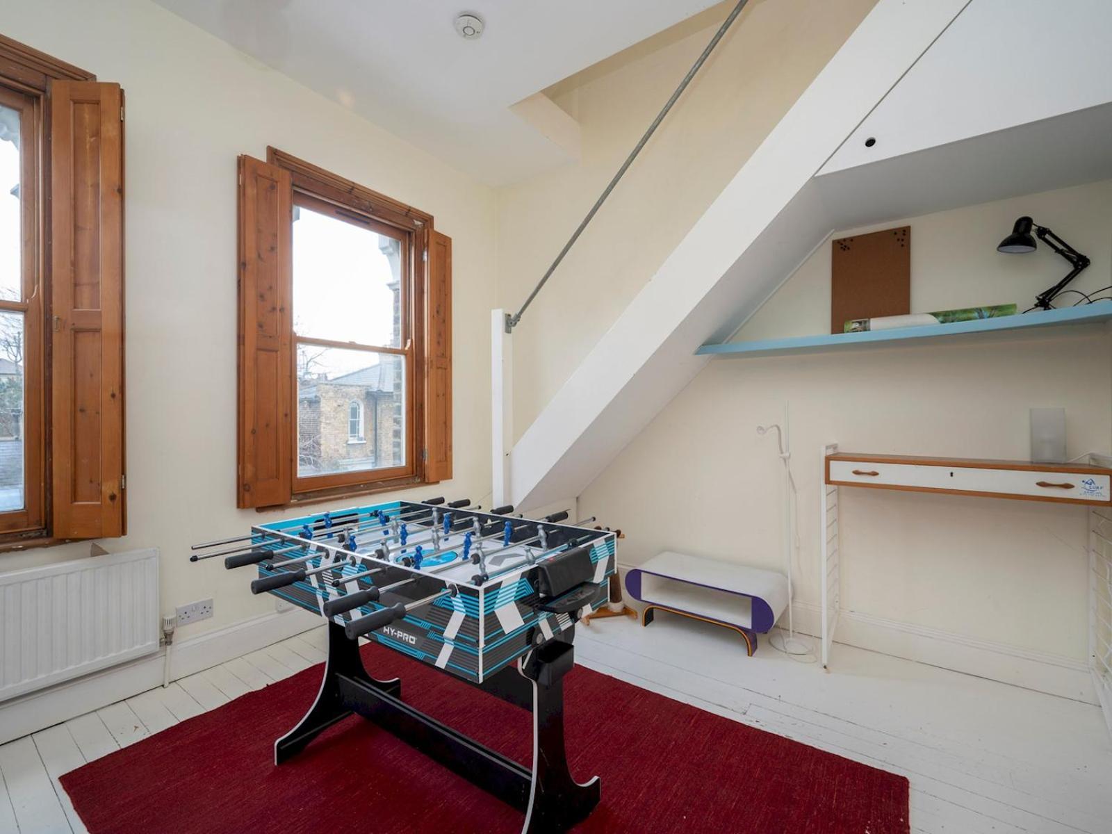 Сasa de vacaciones Pass The Keys Airy 1850s Coach House With Private Balcony