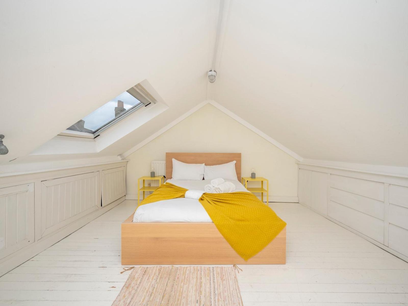 Pass The Keys Airy 1850s Coach House With Private Balcony Сasa de vacaciones *