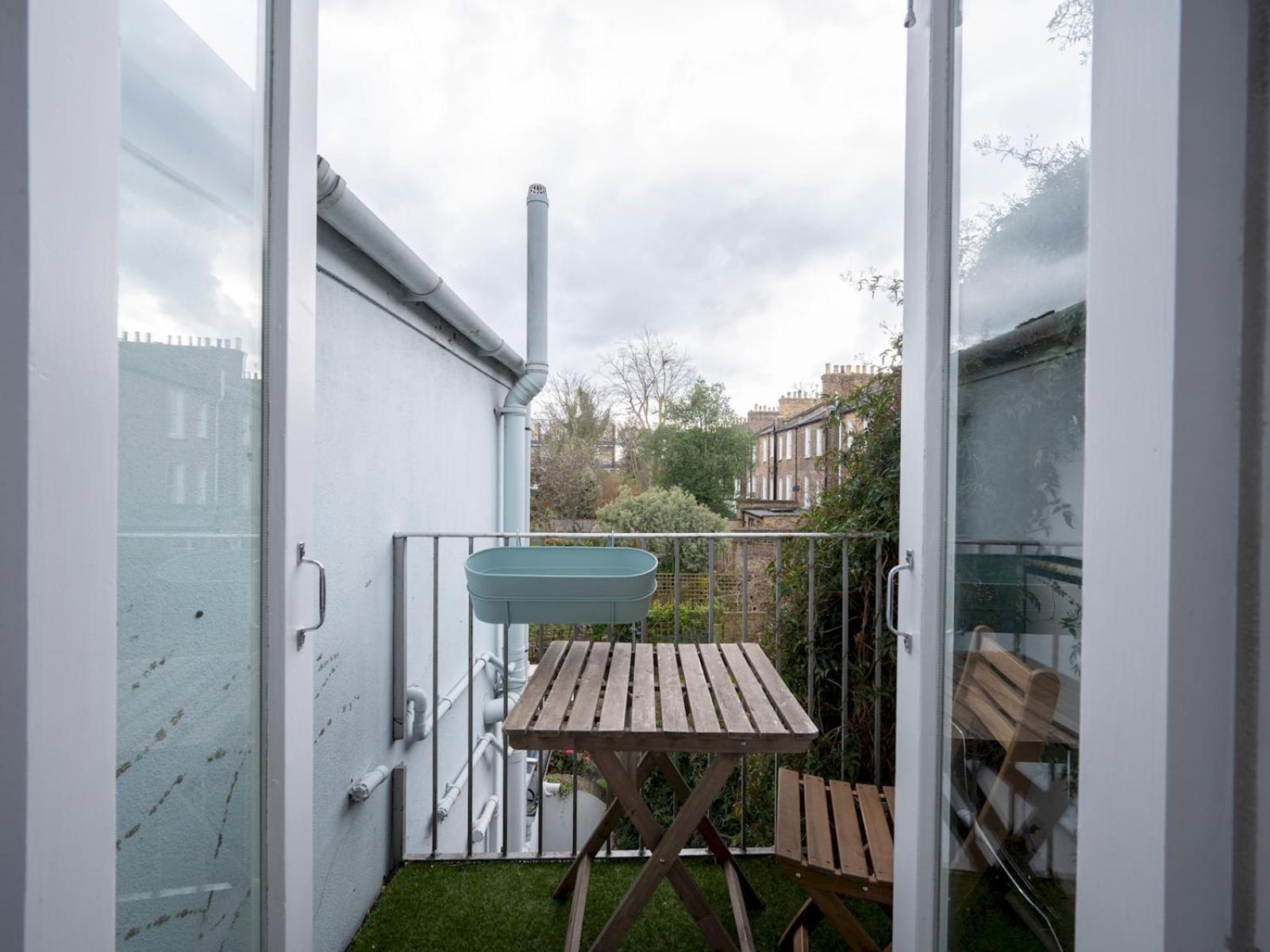 Pass The Keys Airy 1850s Coach House With Private Balcony Сasa de vacaciones *