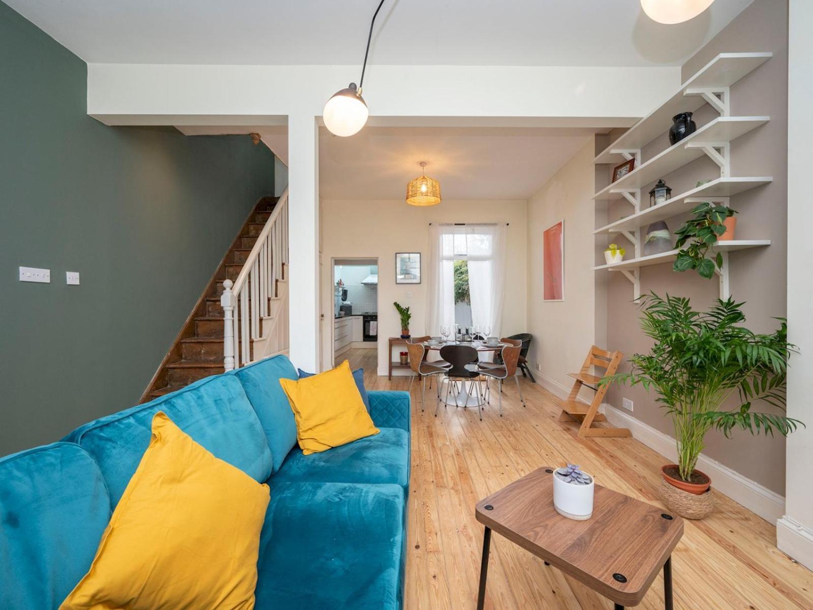 Сasa de vacaciones Pass The Keys Airy 1850s Coach House With Private Balcony *