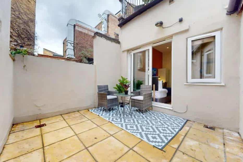 Patio Full Kitchen Netflix Smart Tv Self Check-in London