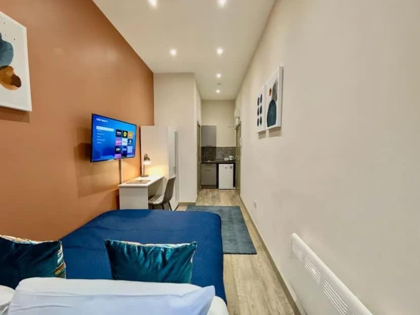 Patio Full Kitchen Netflix Smart Tv Self Check-in Apartment London