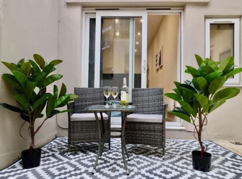 Apartment Patio Full Kitchen Netflix Smart Tv Self Check-in